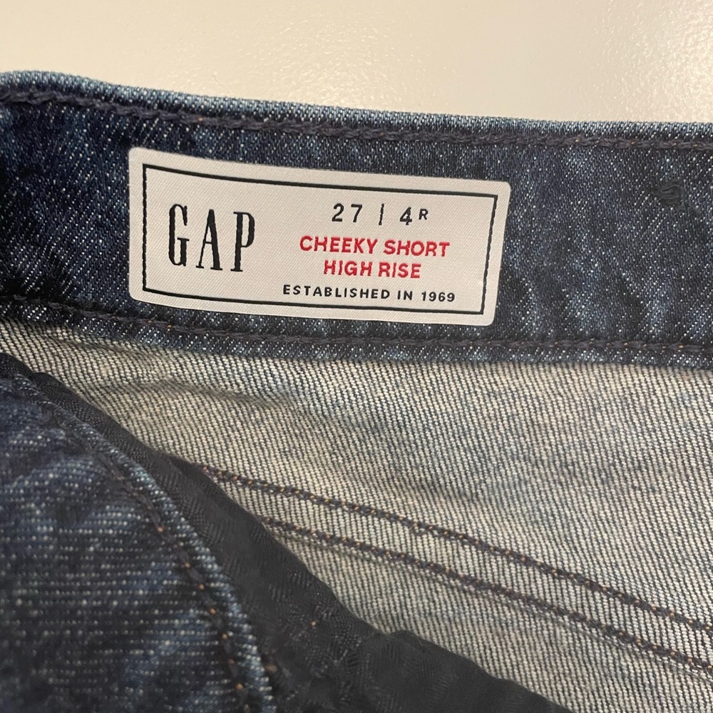Gap Cheeky High Rise Short - Picture 3 of 4